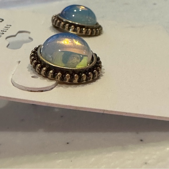 NWT GUESS Earrings - gold tone post back w/center round iridescent moonstone - Picture 6 of 8